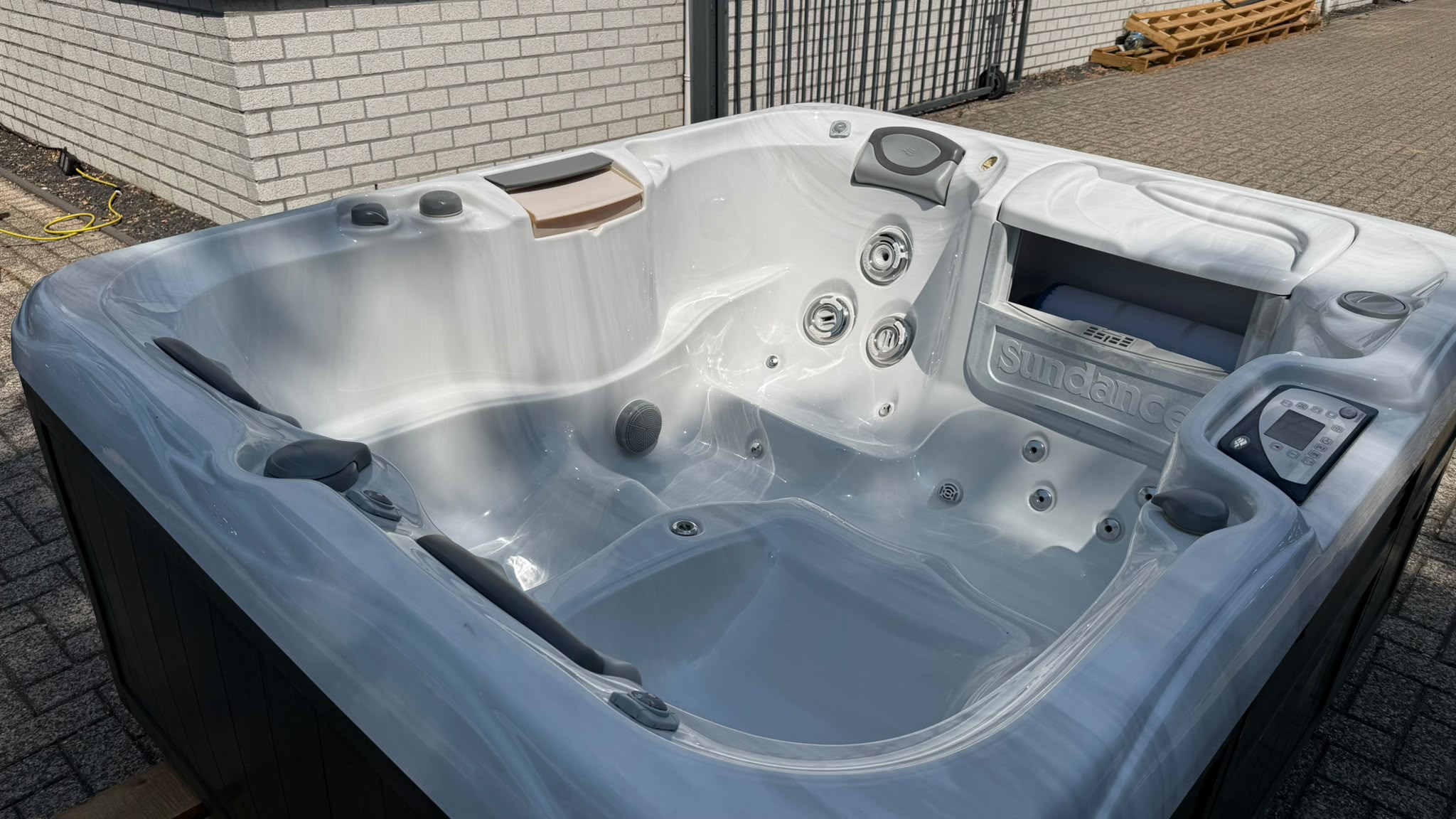 Sundance®Spas Capri Platinum Coastal